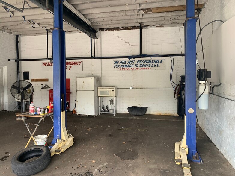 More Photos Of 5106 N Main St, Jacksonville Service Station For Sale
