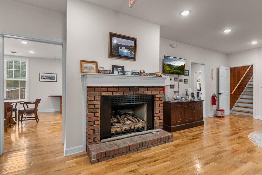 More Photos Of 509 W Main St, Fries Hotel For Sale