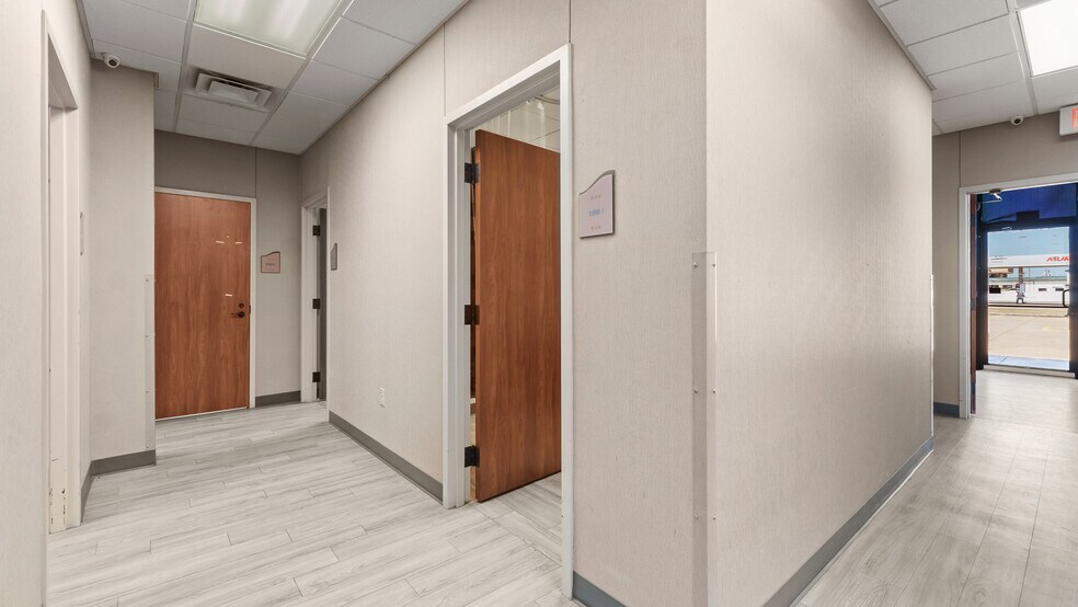 More Photos Of 910 James Bowie Dr, New Boston General Retail For Lease