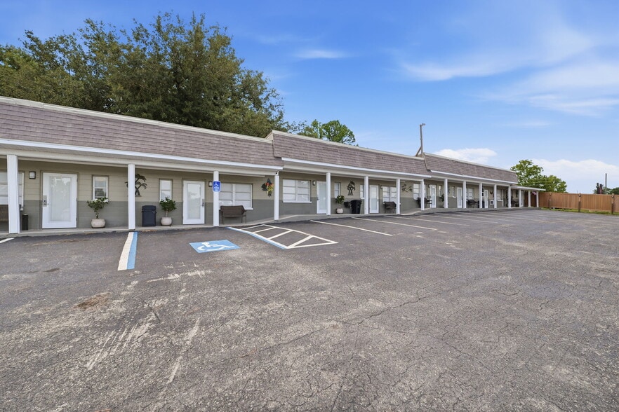 More Photos Of 8744 Gall Blvd, Zephyrhills Hotel For Sale