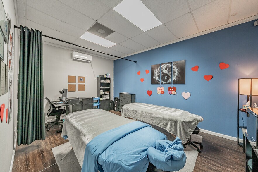 More Photos Of 7235 Glenview Dr, Richland Hills Office For Sale