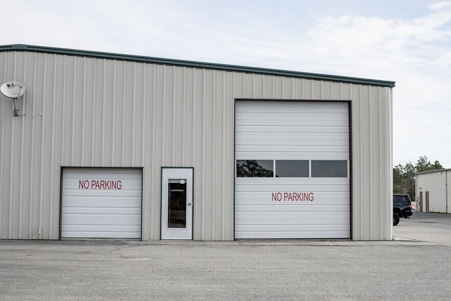 More Photos Of 3846 George II Hwy, Southport Warehouse For Lease
