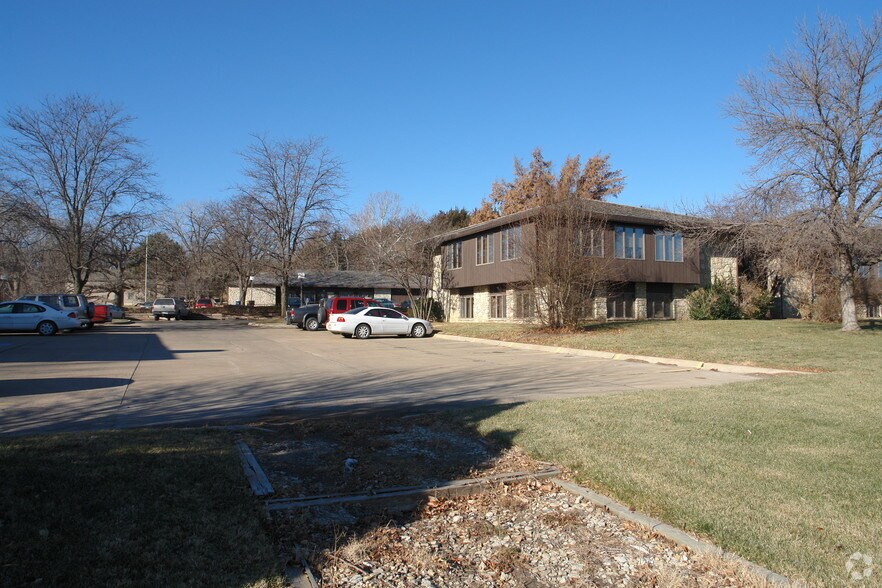 More Photos Of 225-227 Southwind Pl, Manhattan Office For Lease