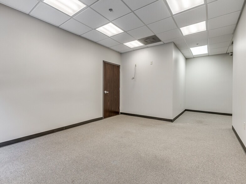 More Photos Of 3101 W Tecumseh Rd, Norman Office For Lease