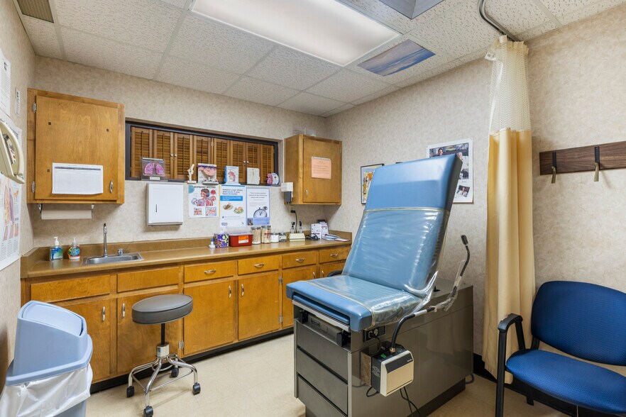 More Photos Of 1612 W Plaza Dr, Tallahassee Medical For Sale