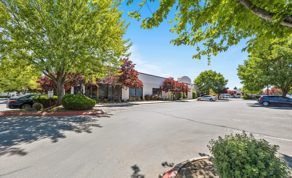 More Photos Of 6074 N Discovery Way, Boise Office For Sale