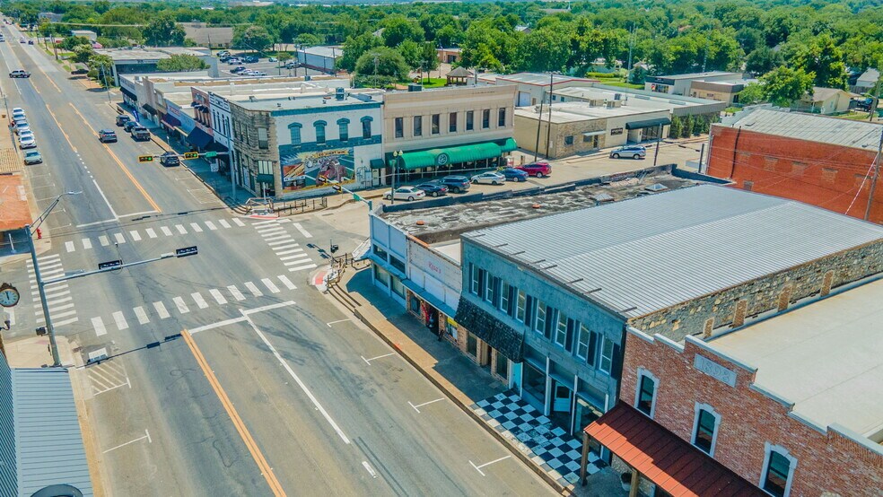 More Photos Of 221 S Main St, McGregor Storefront Retail Office For Sale