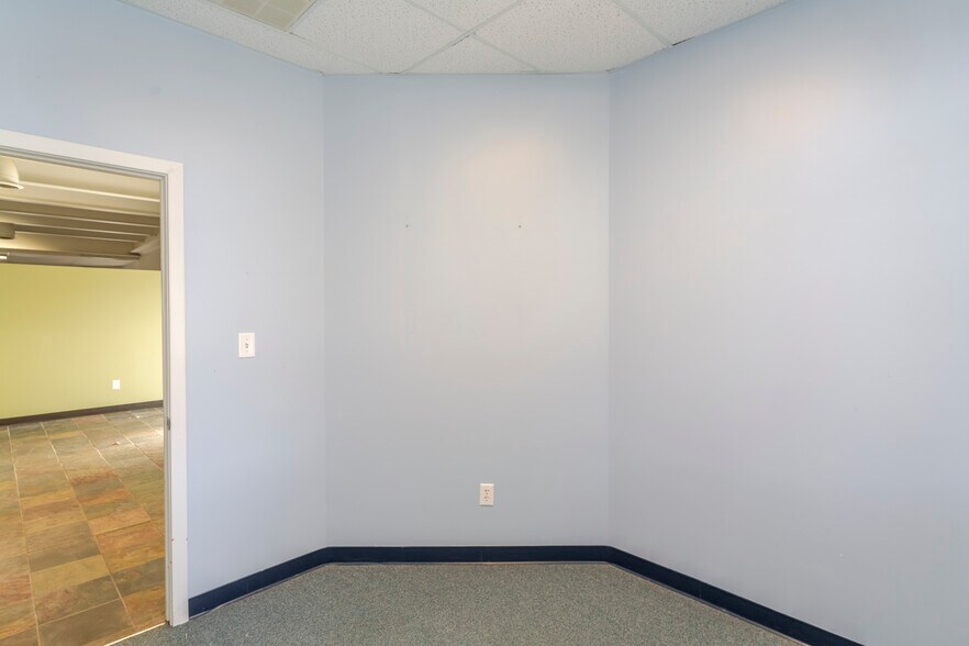 More Photos Of 1410 Incarnation Dr, Charlottesville Medical For Sale