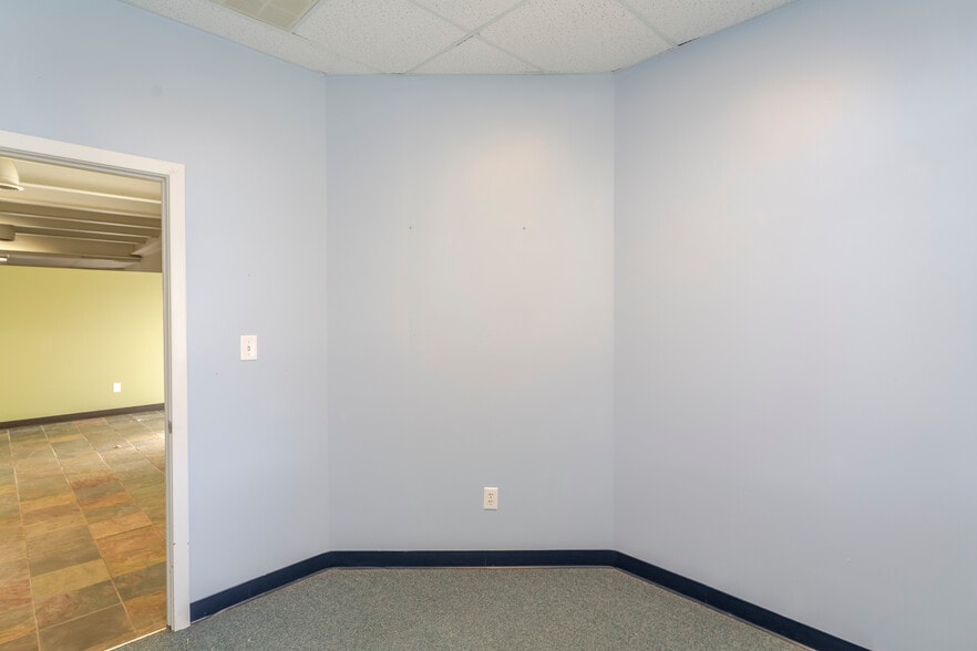 More Photos Of 1410 Incarnation Dr, Charlottesville Medical For Sale