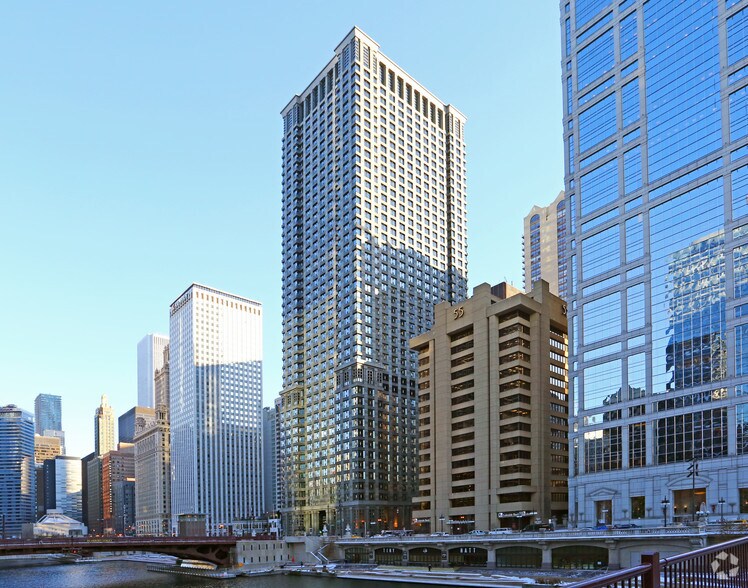 More Photos Of 35 W Wacker Dr, Chicago Office For Lease