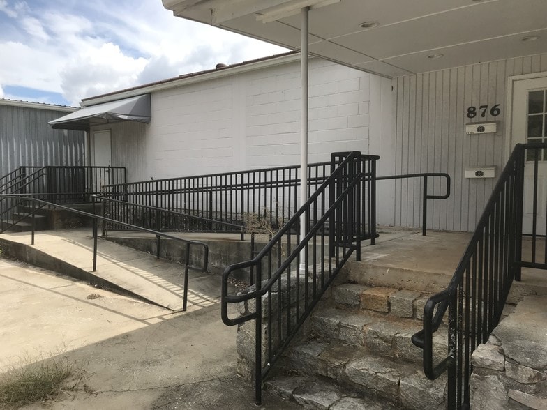 More Photos Of 876 Montreal Rd, Clarkston Warehouse For Lease