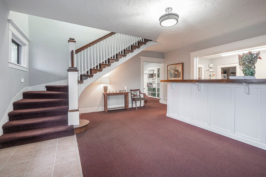 More Photos Of 236 SW Mill St, Dallas Office For Sale