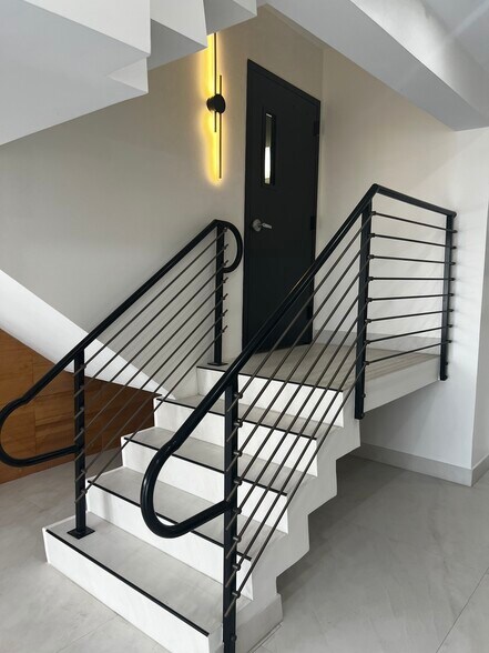 More Photos Of 2929 E Commercial Blvd, Fort Lauderdale Office Residential For Lease