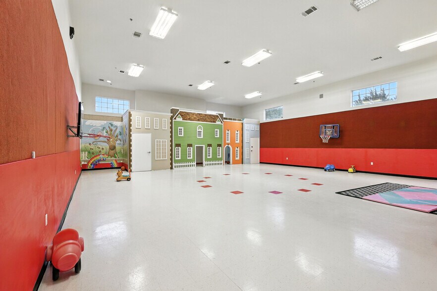 More Photos Of 1700 Cedar Run, Ennis Daycare Center For Sale