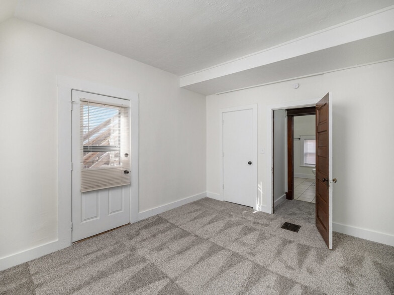 More Photos Of 1618 S 32nd Ave, Omaha Apartments For Sale