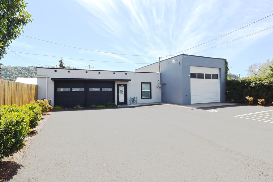 More Photos Of 1241 Main St, Springfield Office For Sale