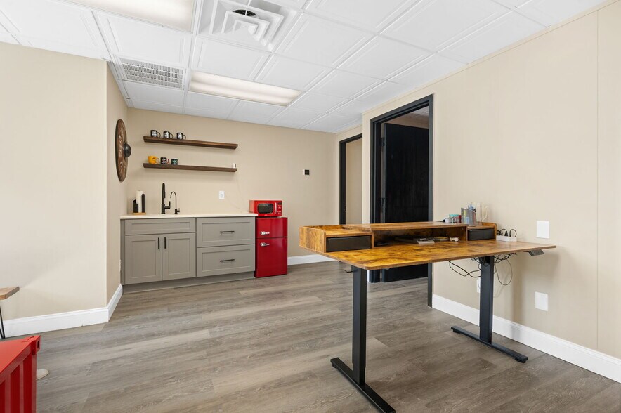 More Photos Of 107 Fountain Brook Cir, Cary Office For Sale