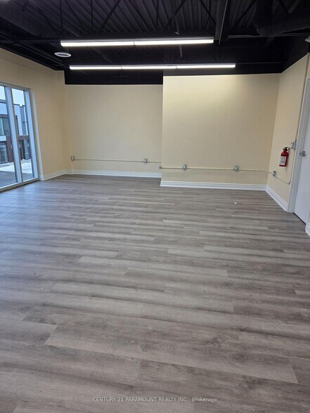 More Photos Of 587 Hanlon Creek Blvd, Guelph Showroom For Sale