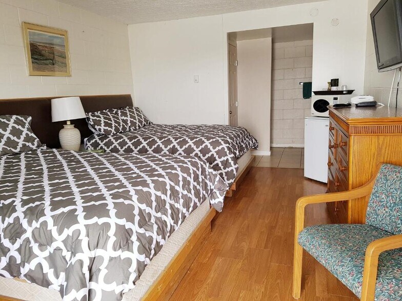 More Photos Of 9711 Alaska Rd, Fort St John Hotel For Sale