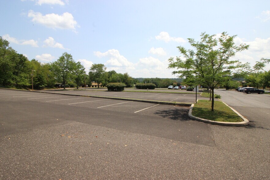 More Photos Of 455 Maryland Dr, Fort Washington Light Manufacturing For Sale