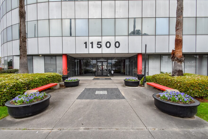 More Photos Of 11500 Northwest Fwy, Houston Office For Lease