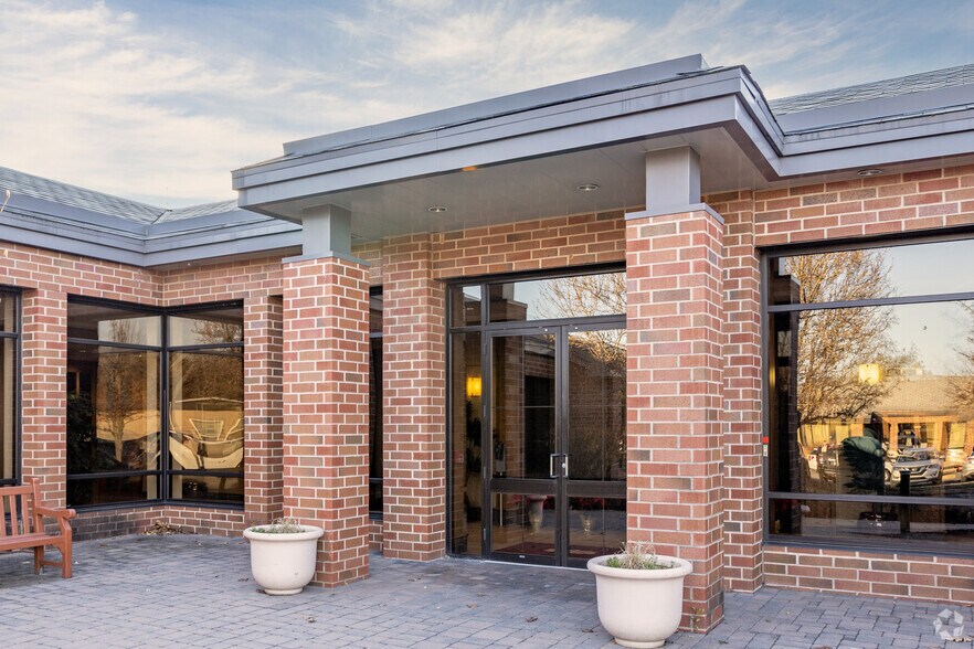 More Photos Of 1660 Valley Center Pky, Bethlehem Office For Lease