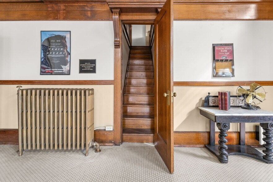 More Photos Of 102 Crosby St, Tekoa Flex For Sale