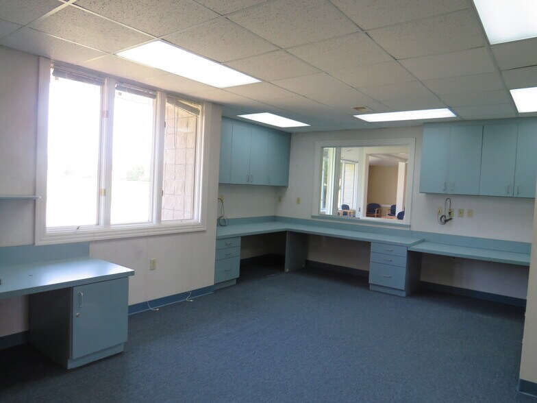 More Photos Of 9506 Hospital Ave, Nassawadox Medical For Sale