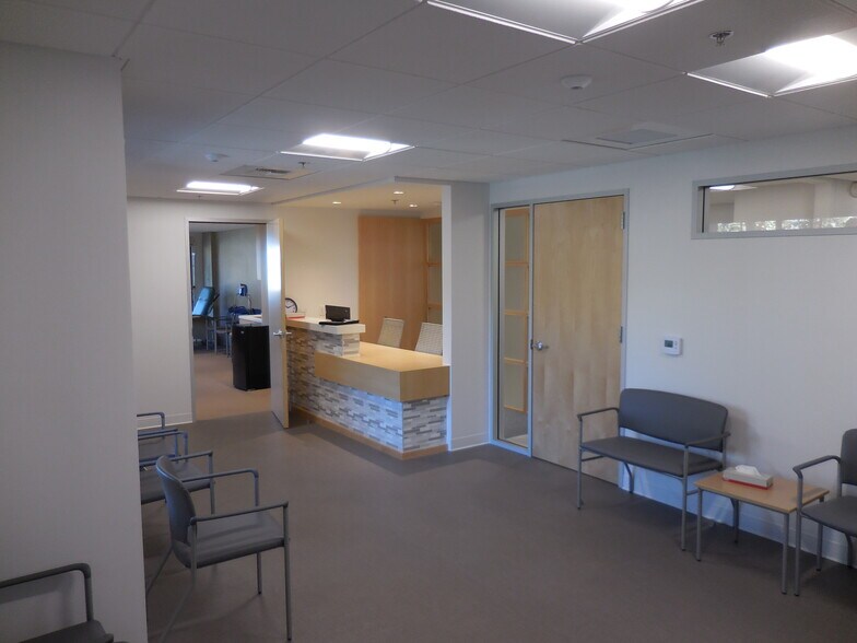 More Photos Of 25550 Hawthorne Blvd, Torrance Medical For Sale