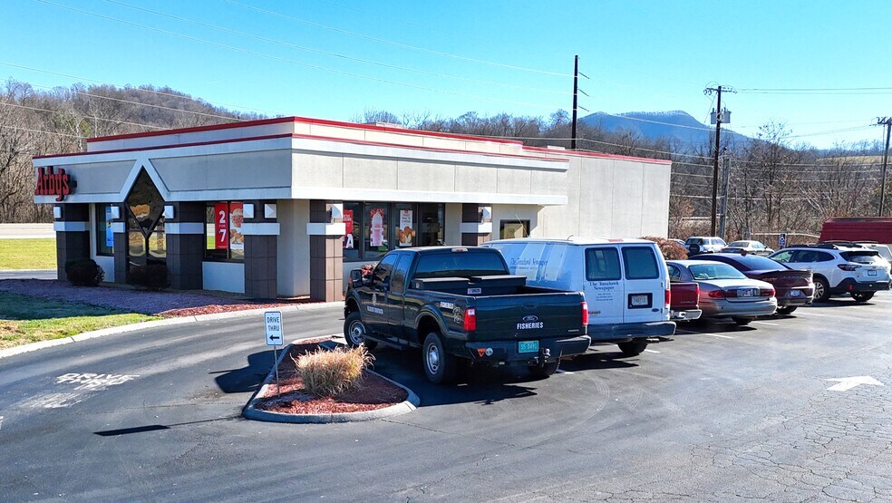 Primary Photo Of 1719 Highway 19 E, Elizabethton Fast Food For Sale