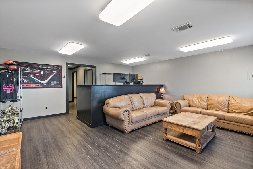 More Photos Of 9259 Hwy 290 E Hwy, Chappell Hill Auto Repair For Sale
