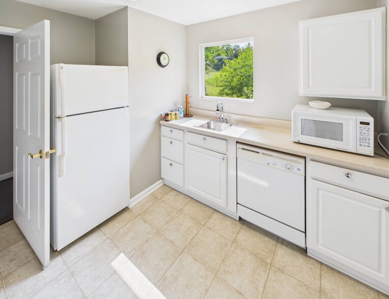 More Photos Of 319 Main St, Clay Medical For Sale