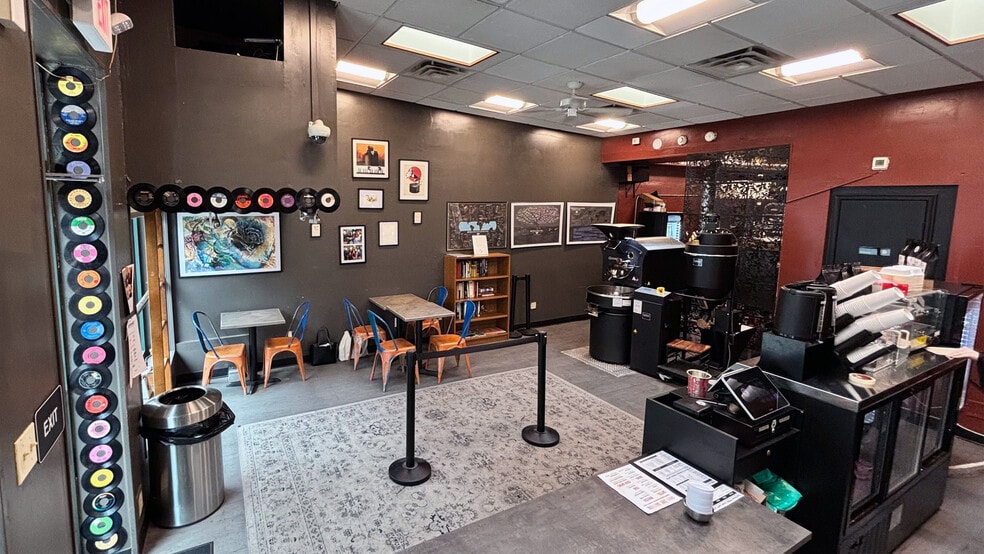 More Photos Of 17 S 9th St, Allentown Storefront For Sale