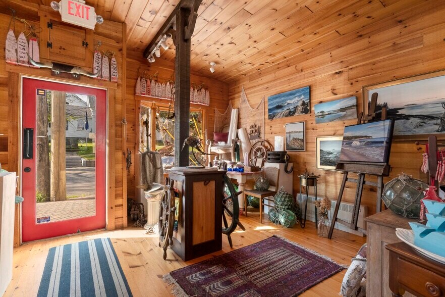 More Photos Of 10 McKown St, Boothbay Harbor Storefront For Sale
