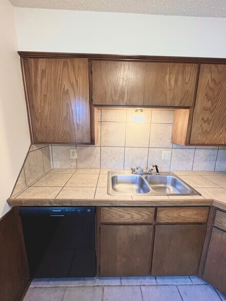 More Photos Of 312 Chalmette Dr, Norman Apartments For Sale