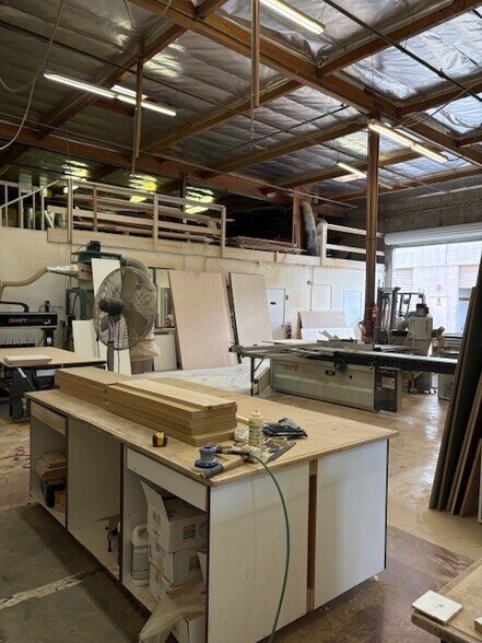 More Photos Of 74794 Lennon Pl, Palm Desert Warehouse For Lease