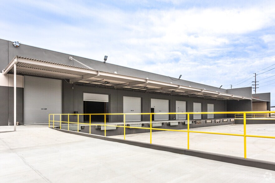 More Photos Of 12752-12822 Monarch St, Garden Grove Warehouse For Lease
