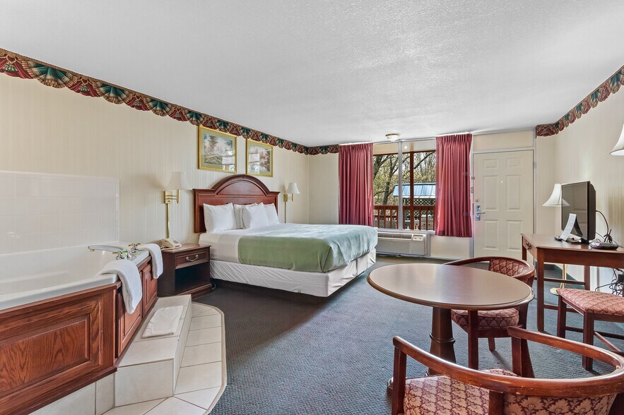 More Photos Of 110 Huntsville Rd, Eureka Springs Hotel For Sale