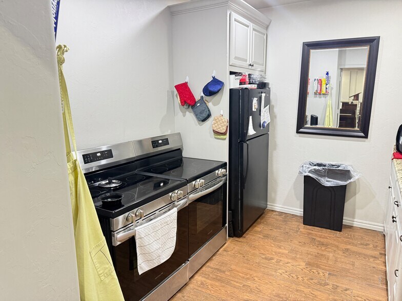 More Photos Of 450 E Main St, Yukon Religious Facility For Sale