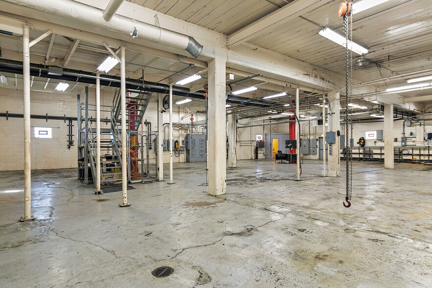 More Photos Of 303 Elgin Ave, Elgin Industrial For Sale