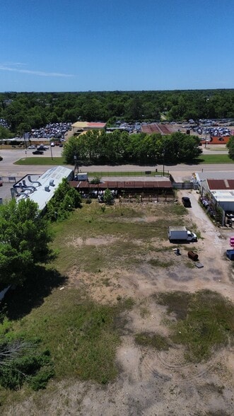 More Photos Of 6310 N Shepherd Dr, Houston Auto Salvage Facility For Sale