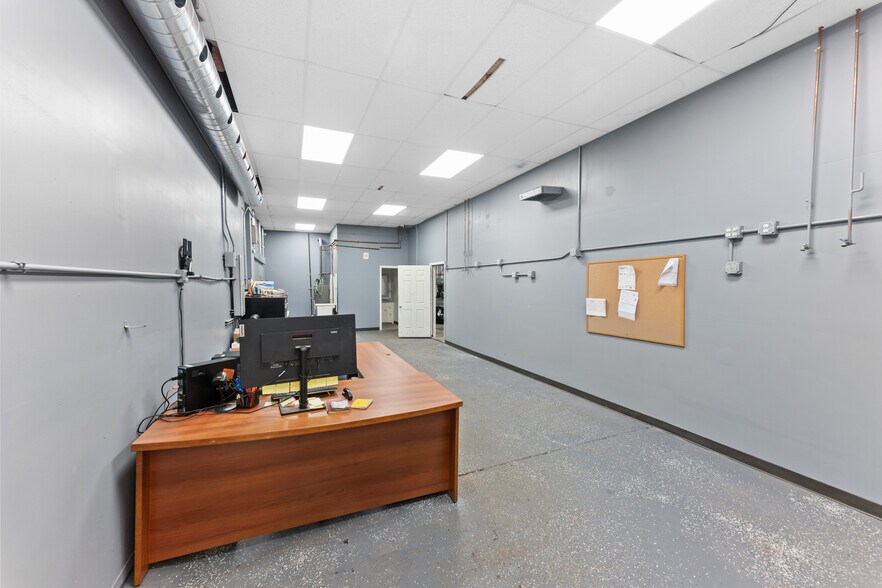 More Photos Of 14286 Meyers Rd, Detroit Industrial For Sale