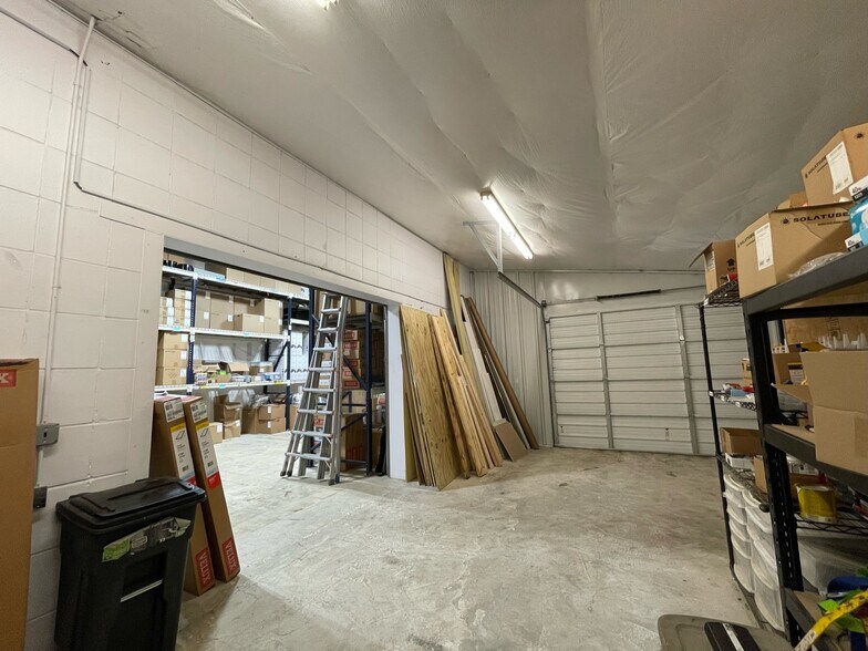 More Photos Of 2118 Mannix Dr, San Antonio Showroom For Sale