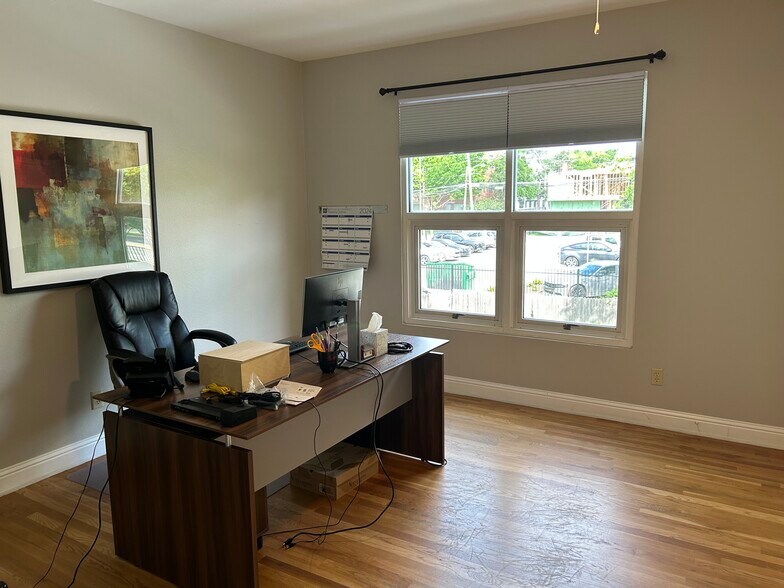 More Photos Of 4235 Cedar Springs Rd, Dallas Office For Lease
