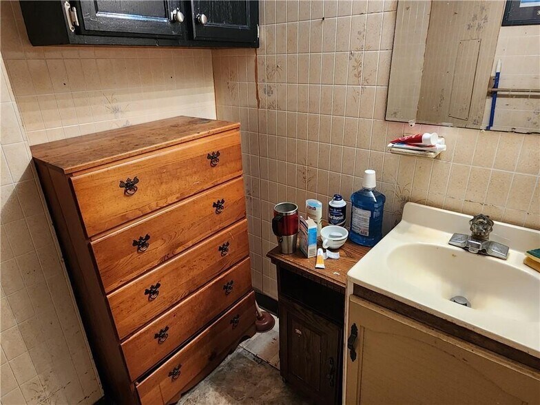 More Photos Of 43 Chapel St, Mount Morris Apartments For Sale