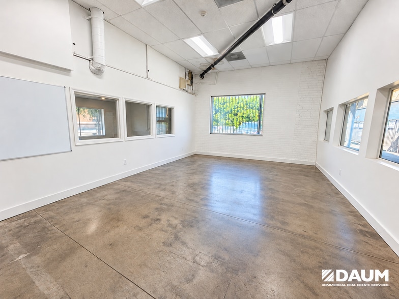 More Photos Of 644-648 Mateo St, Los Angeles Warehouse For Sale