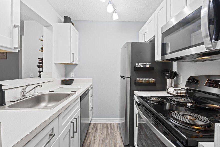 More Photos Of 3726 Cleveland Heights Blvd, Lakeland Apartments For Sale