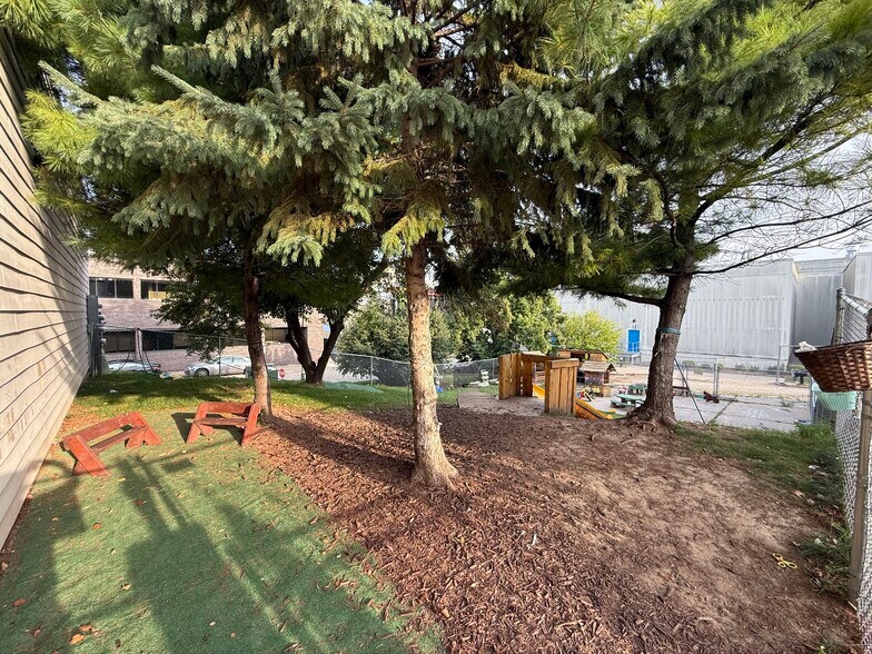 More Photos Of 4013-4015 Lien Rd, Madison General Retail For Lease