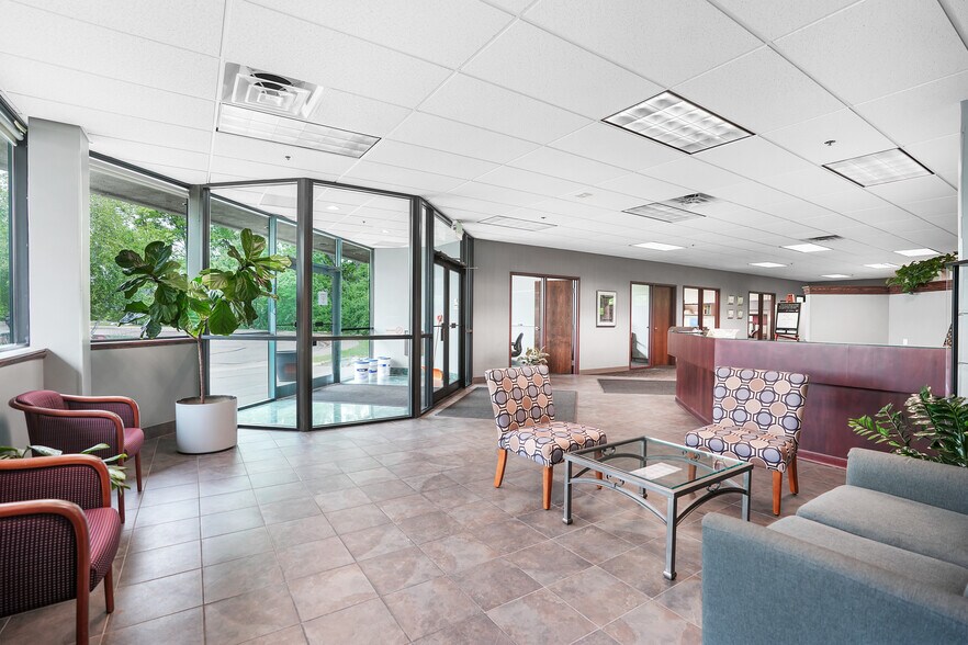 Primary Photo Of 1174 Northland Dr, Mendota Heights Warehouse For Lease
