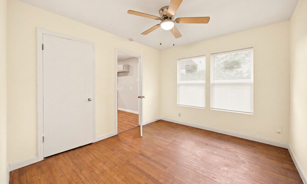 More Photos Of 4902 Weber Rd, Corpus Christi Office For Sale
